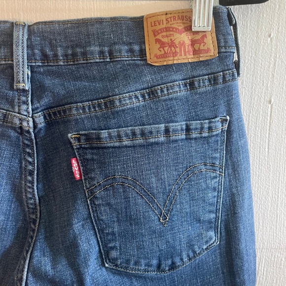 Women's 505 Straight Levis. Size 10 Short. - Picture 4 of 6
